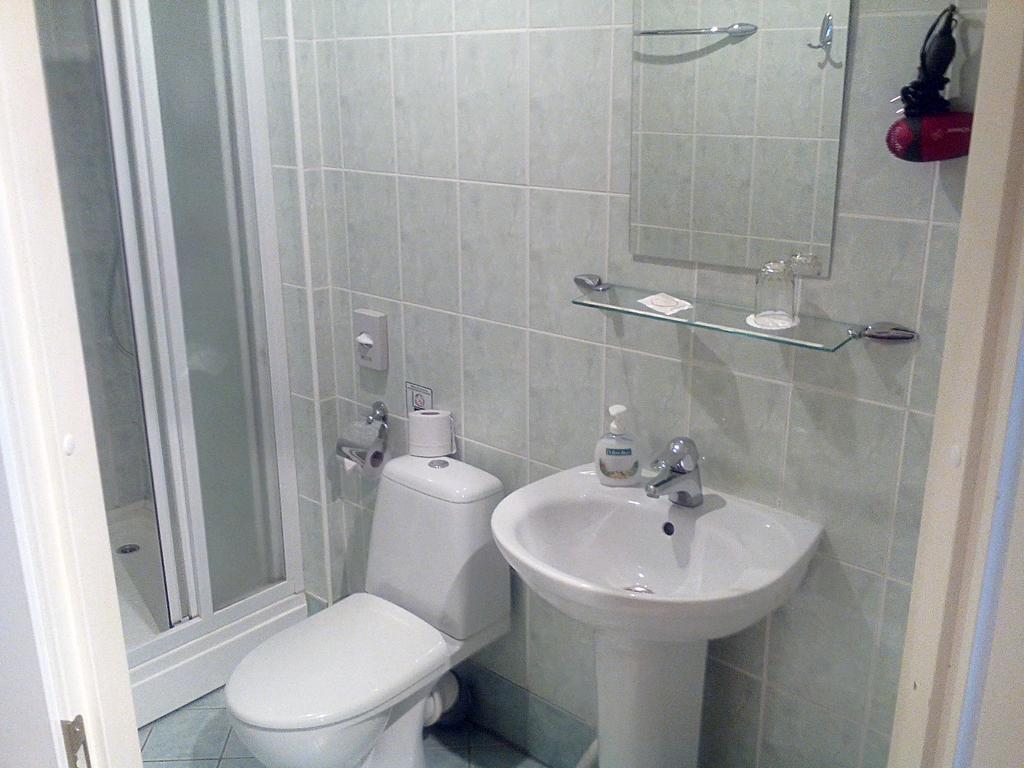 Central Hotel Narva Szoba fotó
